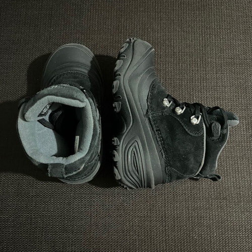 North Face Chilkat Lace II kids boots like new, size 28