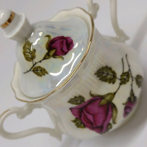 Porcelain sugar bowl with roses and gold trim like new