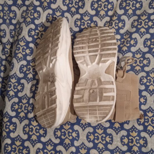 Women's athletic shoes size 39 beige, like new