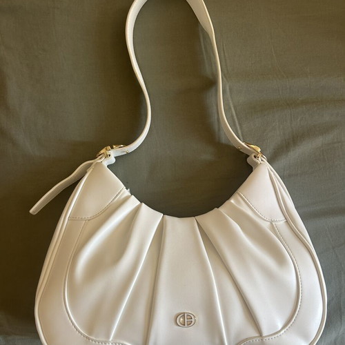 Large white shoulder bag by Chris Bella like new