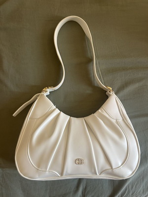 Large white shoulder bag by Chris Bella like new