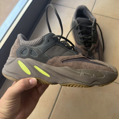 Yeezy 700 sneakers size 42 like new, grey Adidas