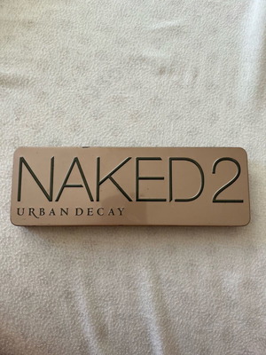 Urban Decay Naked 2 eyeshadow palette used