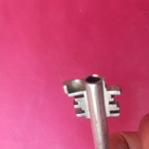 Safe deposit box key