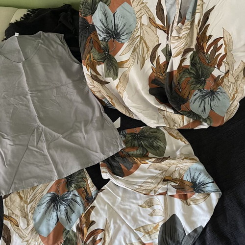 Multi-wear women's homewear set 4 pieces with tropical pattern, like new