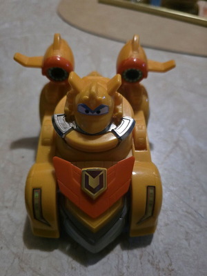 Super Wings car used with rotating head and launcher