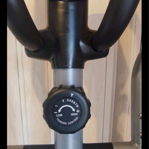 Elliptical trainer like new with LCD screen and magnetic resistance