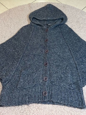 Knitted gray poncho like new Mezzo Uomo
