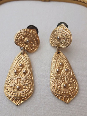 Vintage gold-plated carved earrings used