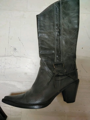 Gray leather boots like new, narrow fit
