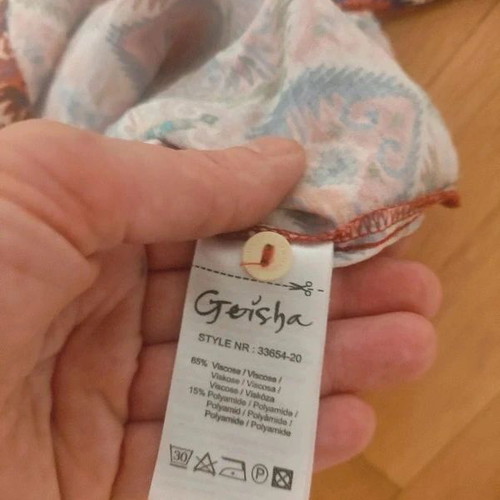 Geisha blouse size M like new, lightweight multicolor fabric