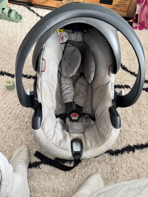 Κάθισμα αυτοκινήτου Stokke BeSafe iZi Go Modular i-Size μεταχειρισμένο, με σπασμένο αφρό πολυστερίνης