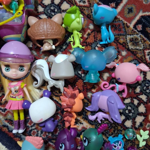 My Littlest Pet Shop Collection like new with Hasbro sets
