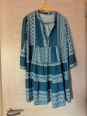 Beach dress dark green with ethnic geometric patterns like new