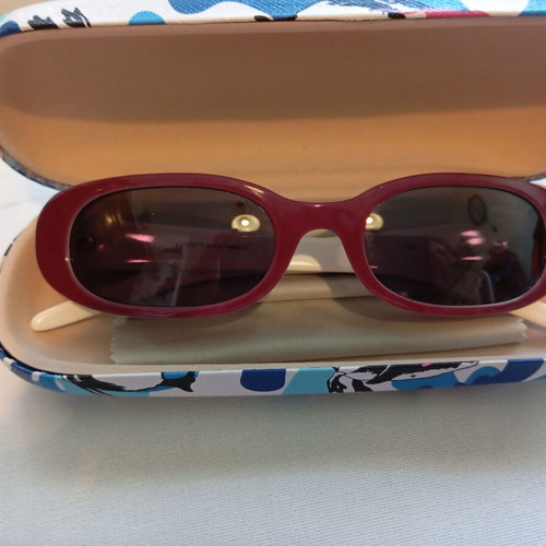 Lacoste vintage Y2K oval sunglasses, like new, burgundy and white