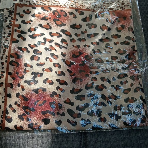 Silk scarf with leopard print, 52x52 cm