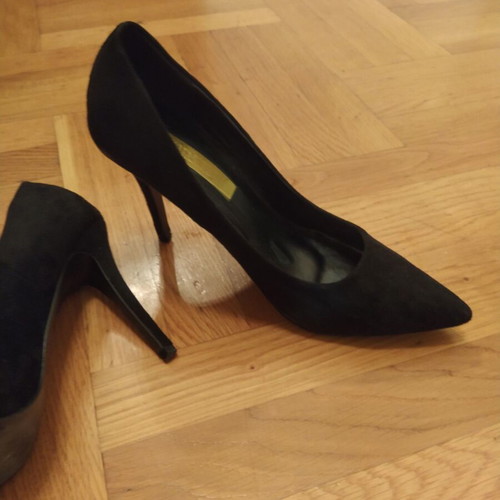 Classic black suede high heel pumps size 39 like new