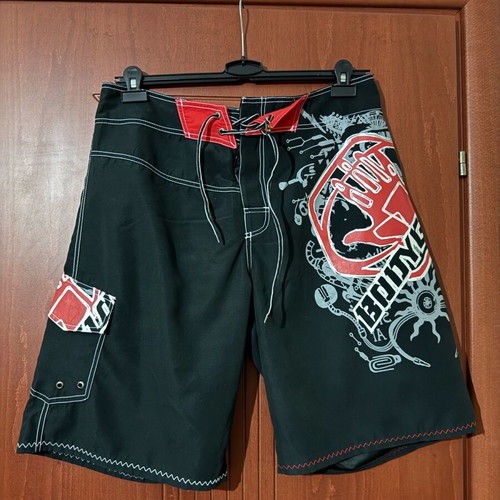 Men's surf-style bermuda shorts like new, size XL, black and red