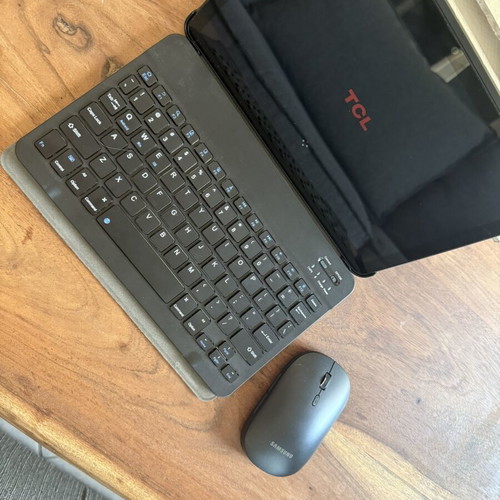 TCL Tab10 S tablet like new with wireless keyboard and mouse
