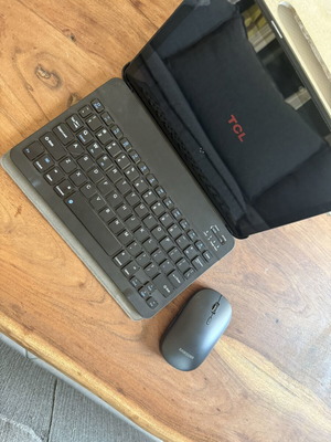 TCL Tab10 S tablet like new with wireless keyboard and mouse