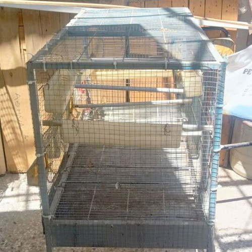Large bird cage like new with 6 external feeders and 4 waterers