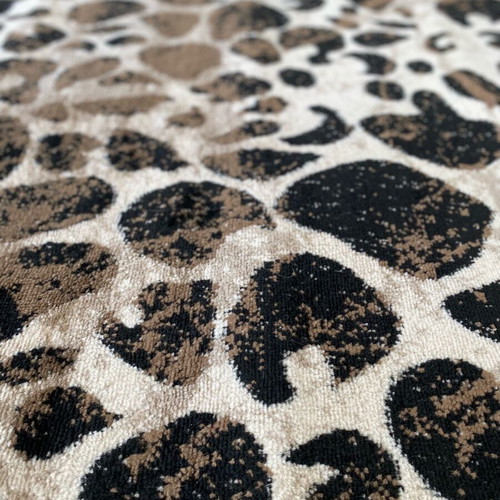 Large animal print rug 230x160 like new