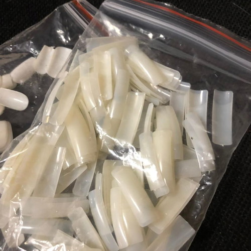 Nail tips 185 pcs new, natural and white color, acrylic