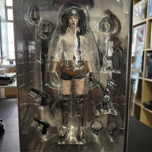 Lady Action Figure 1/6 from Devil May Cry 3 by Asmus Toys brand new