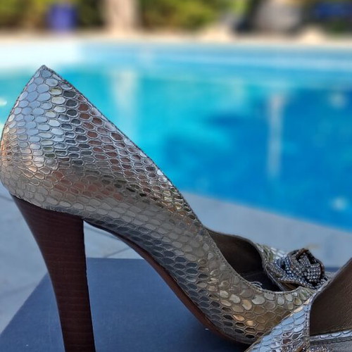 Mariella Burani Metallic Gold Peep-Toe Pumps Size 39 like new