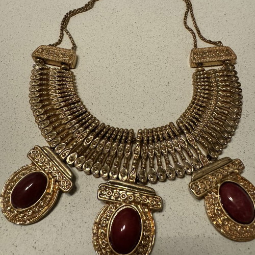 Zara necklace gold color, like new