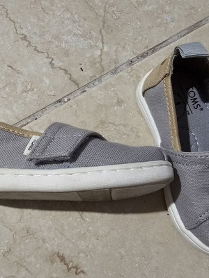 Tom's children's shoes grey size 21 like new