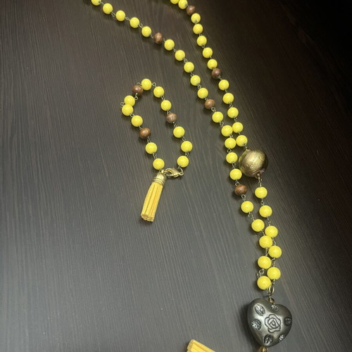 Handmade jewelry set in rosary style, yellow