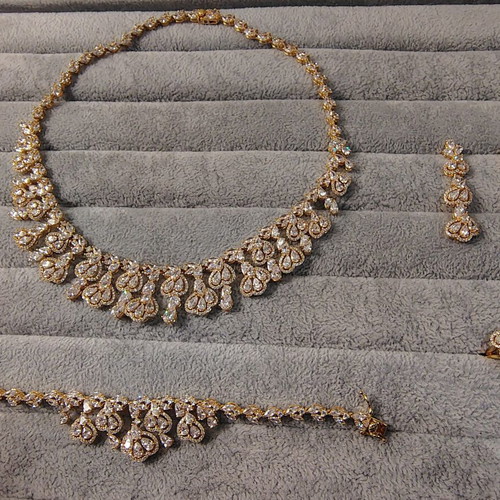 Luxury 4-piece gold-plated jewelry set with zircon stones