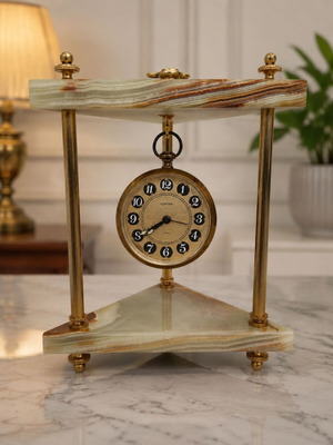 Vintage Europa analog table clock like new, onyx and brass