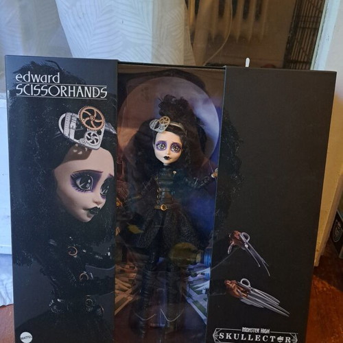 Monster High Edward Scissorhands Skullector doll