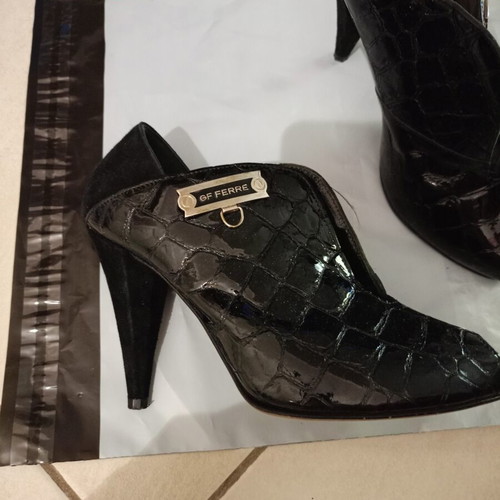Gianfranco Ferré women's boots like new, black croco design with metal detail