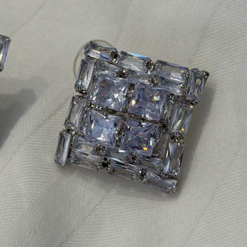 Crystal shiny earrings like new, white and silver