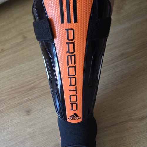 Adidas Predator shinguards size L like new