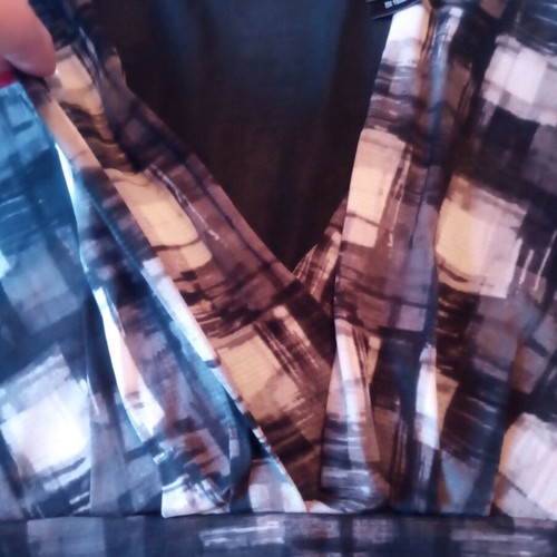 Women's blouse like new with unique design, size XL, black and white