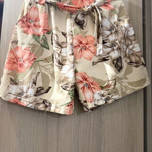 Floral shorts size XL like new, multicolor