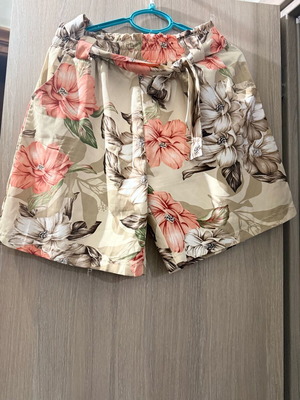 Floral shorts size XL like new, multicolor