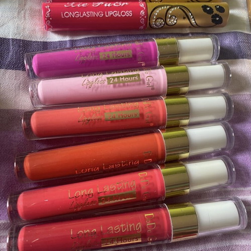 Cosmetics set new with 11 lipsticks, 5 lip pencils, 7 double eye pencils, eyeliner, mini eyeshadow palette, blush, lip balm, and gift pouch