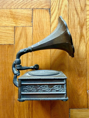 Vintage metal gramophone miniature used, bronze finish