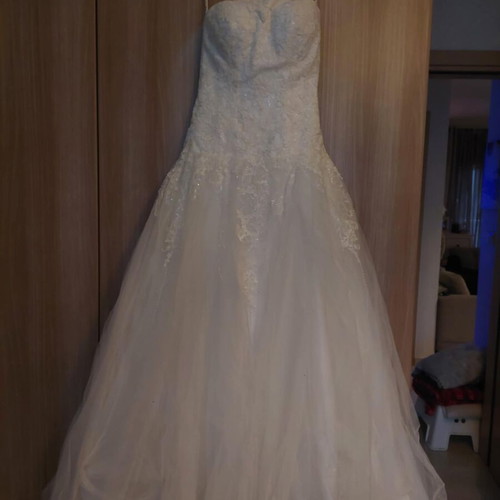 Demetrios wedding dress like new, strapless with French lace