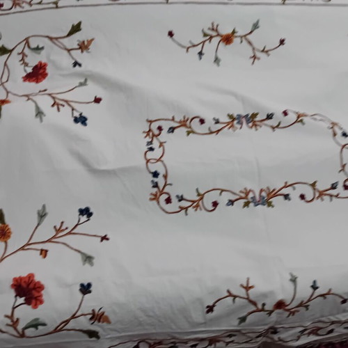 Large cotton machine-embroidered tablecloth 2x1 m, 40 cm