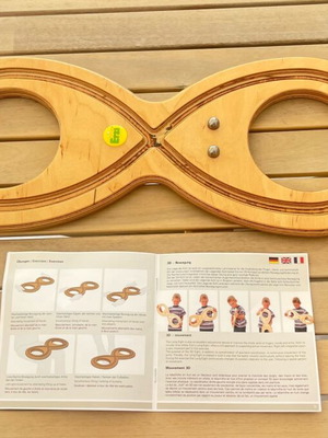 Erzi Lying Eight Wooden Balance and Concentration Game new