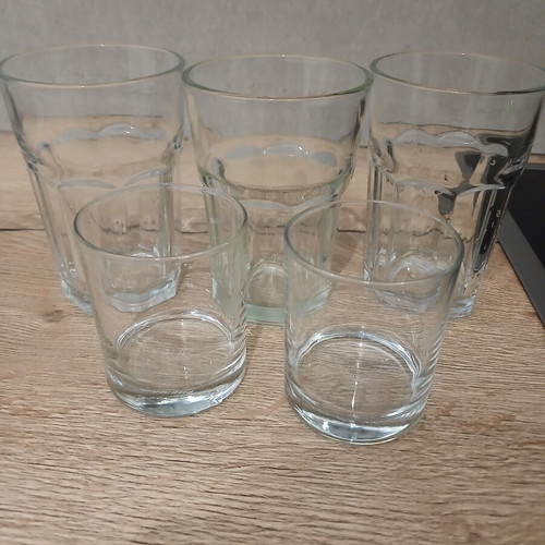 Set of 5 drinking glasses, 3 large and 2 small