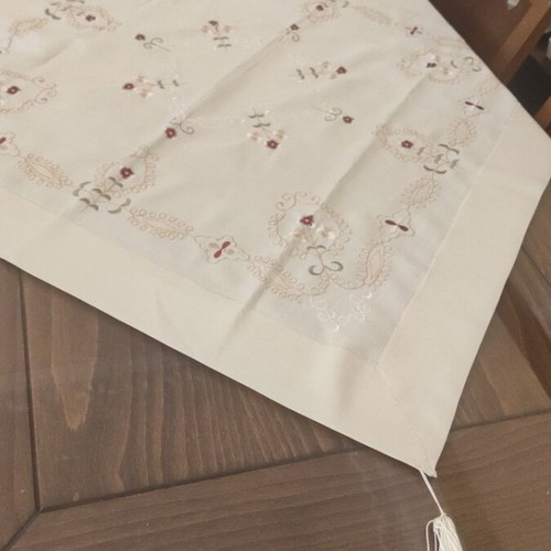 Tablecloth square like new, size 80x80 cm