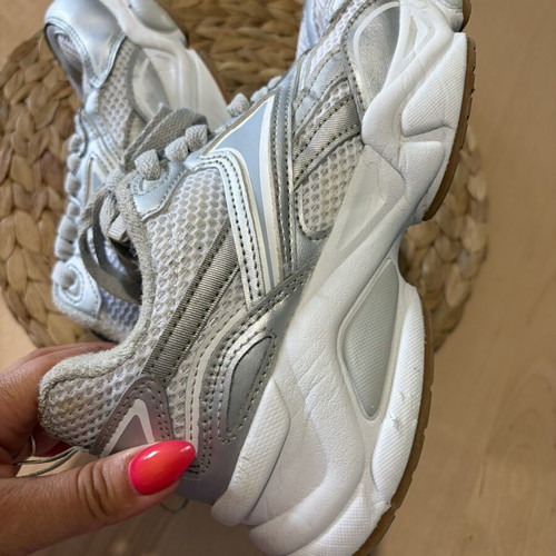 Reebok athletic shoes size 39 silver like new