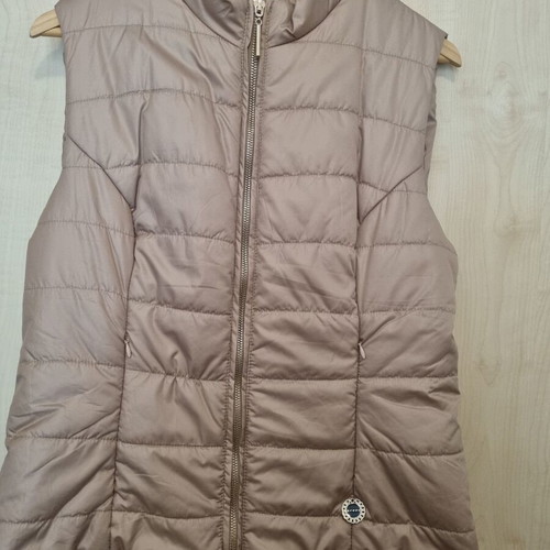 Lynne sleeveless vest like new, size 40, beige